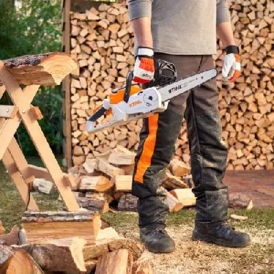Motosserra a Bateria STIHL MSA 60 C-B 36 V Linha AK com Sabre de 30 cm